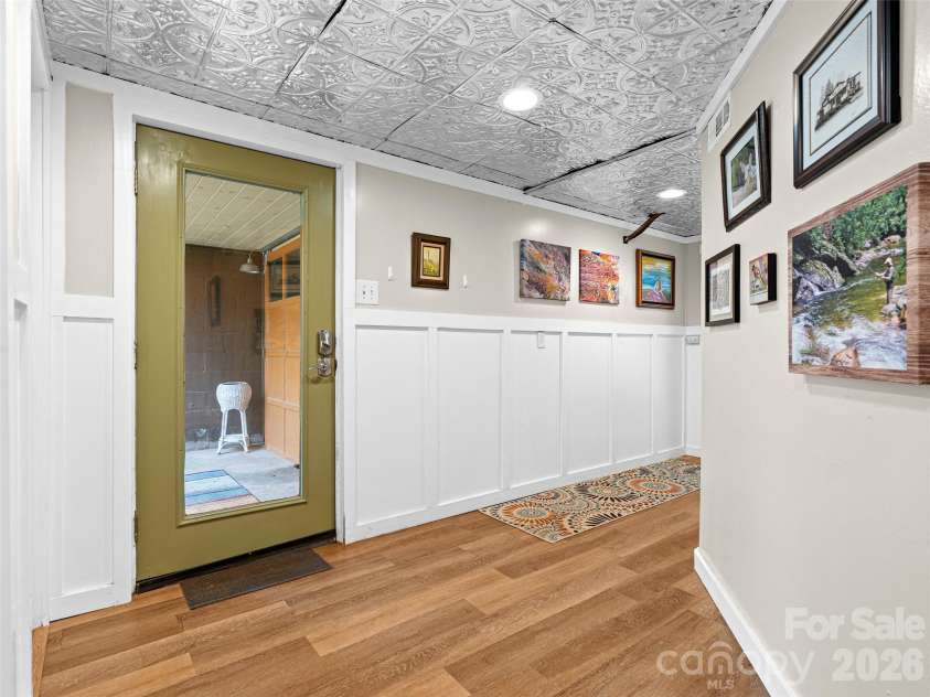 686 New Haw Creek Road, Asheville, NC 28805.  MLS# CAR4370568, YatesRealty ID 18221. 