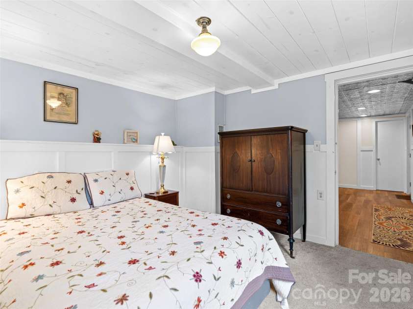 686 New Haw Creek Road, Asheville, NC 28805.  MLS# CAR4370568, YatesRealty ID 18221. 