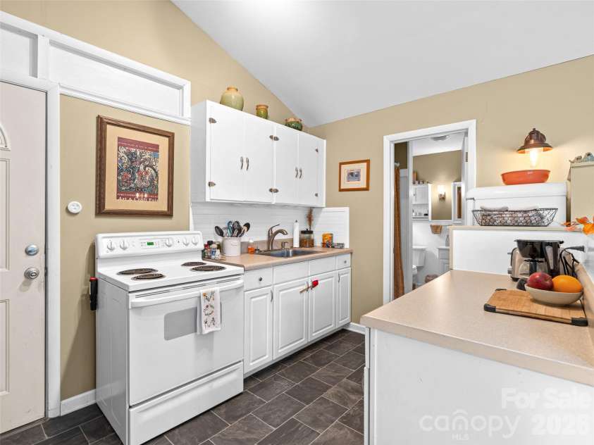 686 New Haw Creek Road, Asheville, NC 28805.  MLS# CAR4370568, YatesRealty ID 18221. 