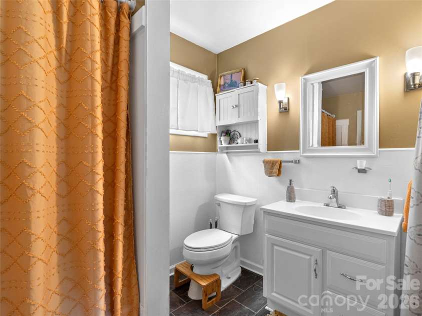686 New Haw Creek Road, Asheville, NC 28805.  MLS# CAR4370568, YatesRealty ID 18221. 
