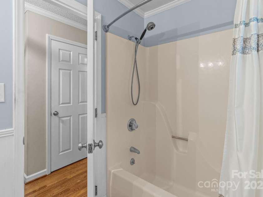 16421 Breckshire Drive, Huntersville, NC 28078.  MLS# CAR4239388, YatesRealty ID 18222. 