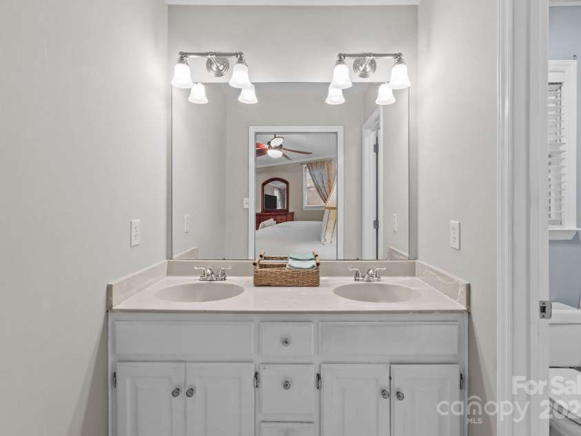 16421 Breckshire Drive, Huntersville, NC 28078.  MLS# CAR4239388, YatesRealty ID 18222. 
