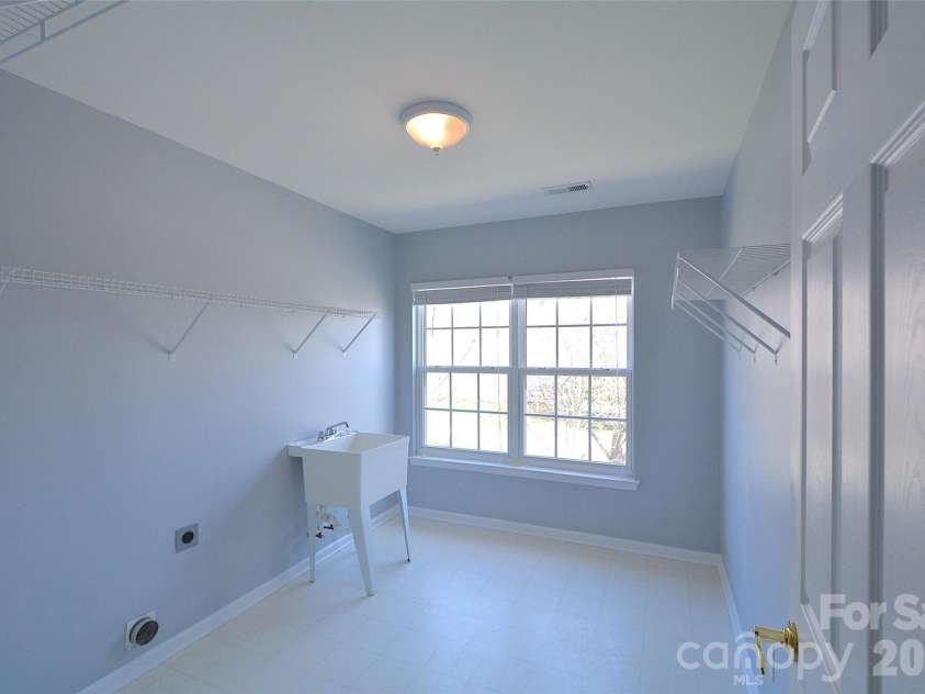 9815 Steed Court, Charlotte, NC 28269.  MLS# CAR4356524, YatesRealty ID 18222. 