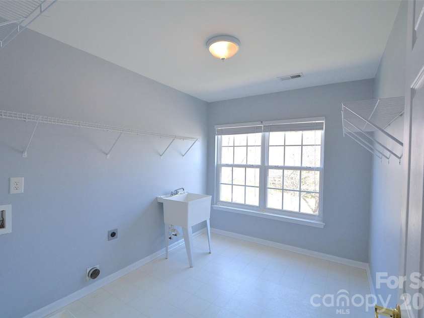 9815 Steed Court, Charlotte, NC 28269.  MLS# CAR4356524, YatesRealty ID 18222. 