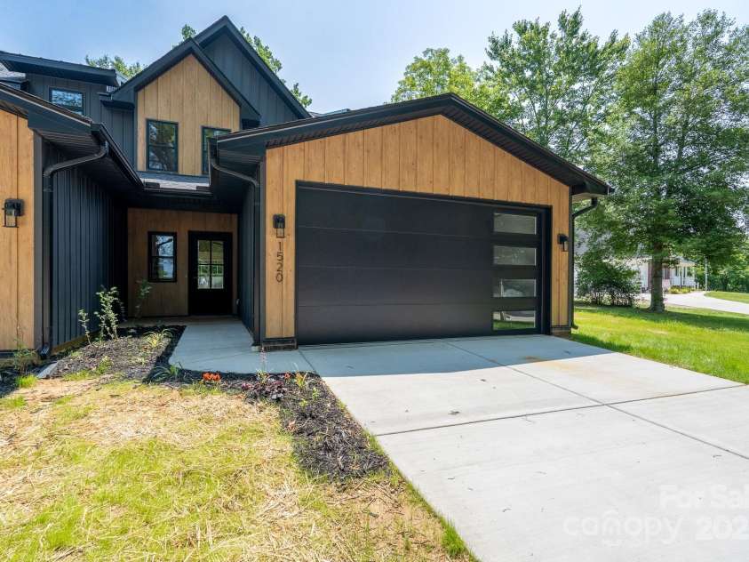 1520 Enochville Road, Kannapolis, NC 28081.  MLS# CAR4266849, YatesRealty ID 18225. 