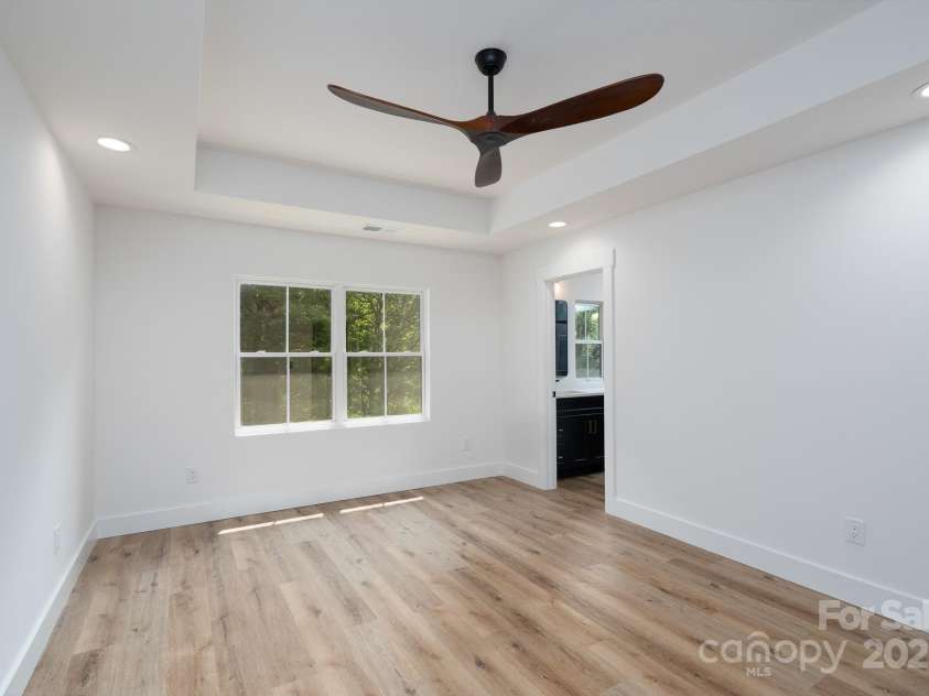 1520 Enochville Road, Kannapolis, NC 28081.  MLS# CAR4266849, YatesRealty ID 18225. 