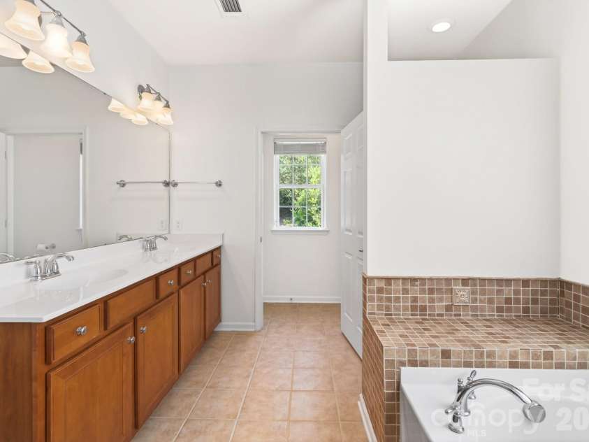 2221 Hartwell Lane, Fort Mill, SC 29707.  MLS# CAR4371460, YatesRealty ID 18226. 