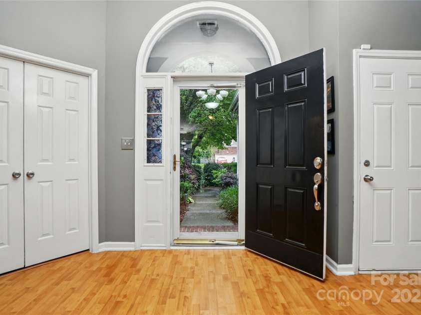 6717 Bickham Lane, Charlotte, NC 28269.  MLS# CAR4257776, YatesRealty ID 18226. 