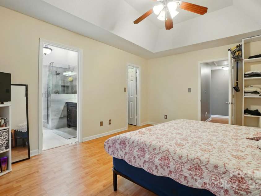 6717 Bickham Lane, Charlotte, NC 28269.  MLS# CAR4257776, YatesRealty ID 18226. 