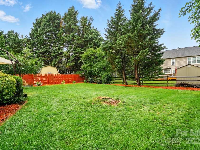 6717 Bickham Lane, Charlotte, NC 28269.  MLS# CAR4257776, YatesRealty ID 18226. 