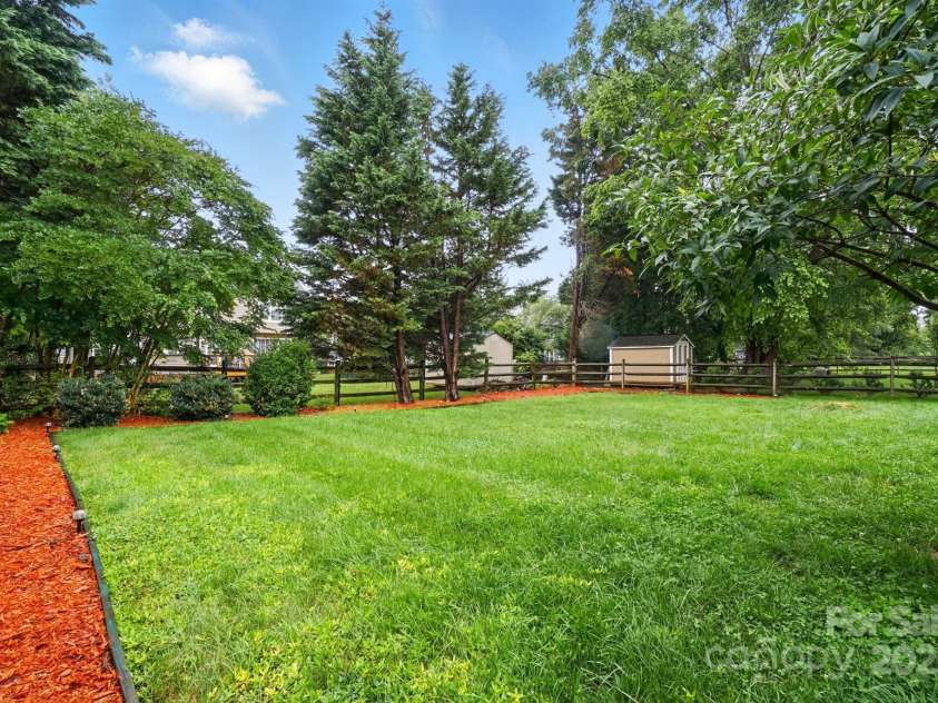 6717 Bickham Lane, Charlotte, NC 28269.  MLS# CAR4257776, YatesRealty ID 18226. 