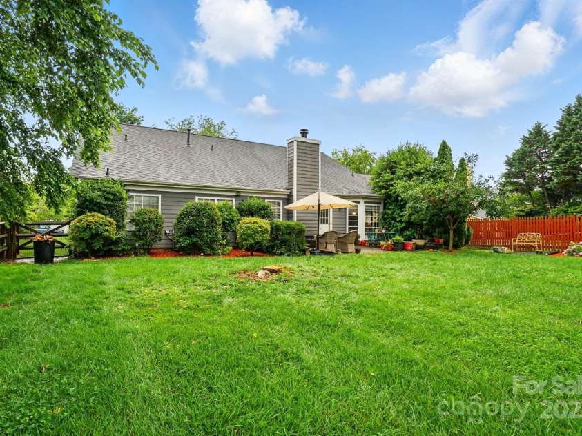 6717 Bickham Lane, Charlotte, NC 28269.  MLS# CAR4257776, YatesRealty ID 18226. 