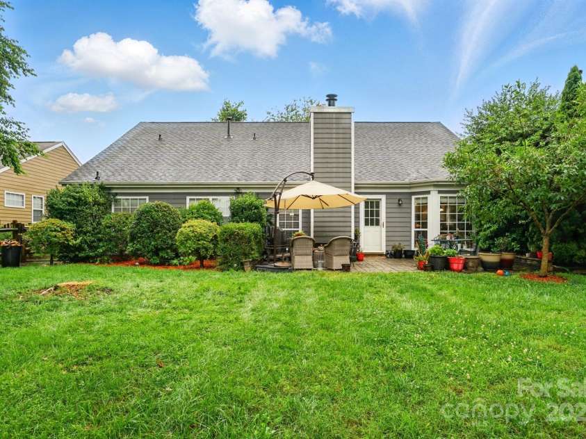 6717 Bickham Lane, Charlotte, NC 28269.  MLS# CAR4257776, YatesRealty ID 18226. 