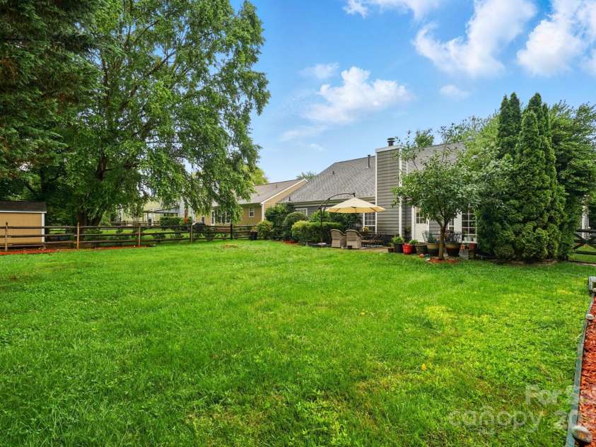 6717 Bickham Lane, Charlotte, NC 28269.  MLS# CAR4257776, YatesRealty ID 18226. 