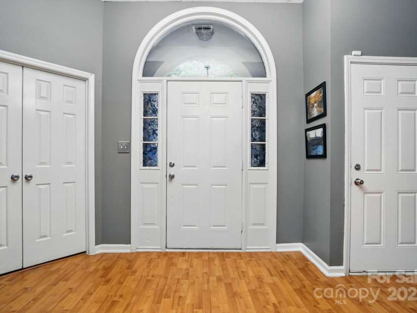 6717 Bickham Lane, Charlotte, NC 28269.  MLS# CAR4257776, YatesRealty ID 18226. 