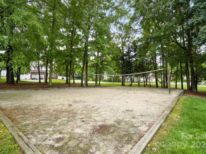 6717 Bickham Lane, Charlotte, NC 28269.  MLS# CAR4257776, YatesRealty ID 18226. 