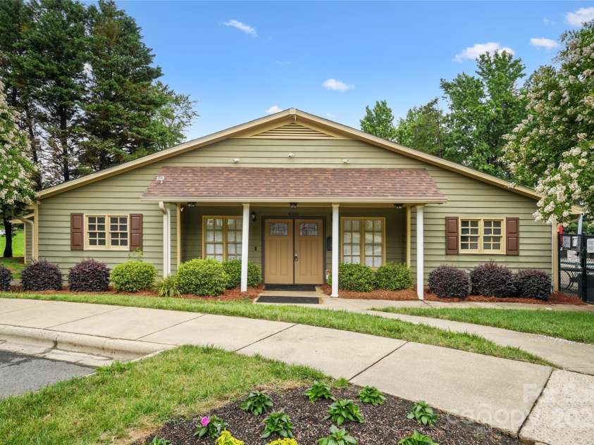 6717 Bickham Lane, Charlotte, NC 28269.  MLS# CAR4257776, YatesRealty ID 18226. 