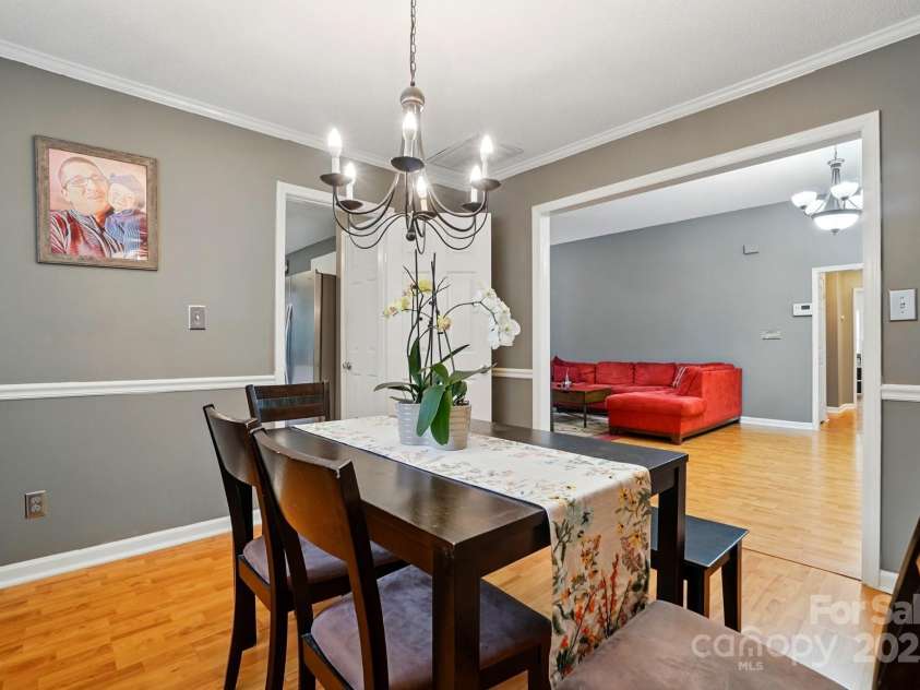 6717 Bickham Lane, Charlotte, NC 28269.  MLS# CAR4257776, YatesRealty ID 18226. Dinningroom