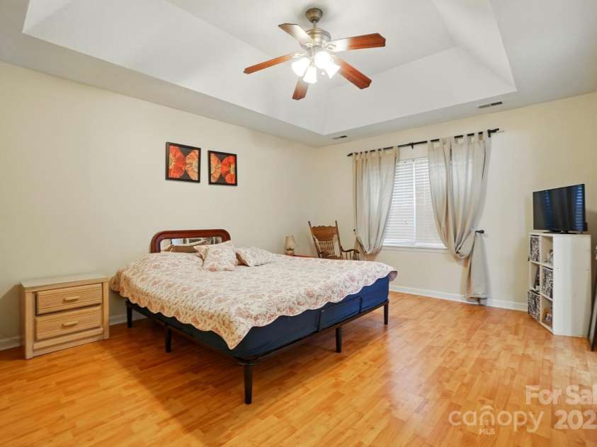 6717 Bickham Lane, Charlotte, NC 28269.  MLS# CAR4257776, YatesRealty ID 18226. Master 1