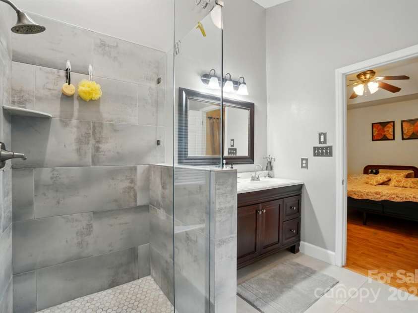 6717 Bickham Lane, Charlotte, NC 28269.  MLS# CAR4257776, YatesRealty ID 18226. Master bath