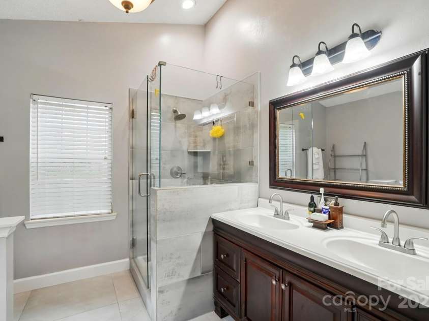 6717 Bickham Lane, Charlotte, NC 28269.  MLS# CAR4257776, YatesRealty ID 18226. Master bath