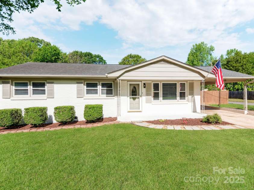 4303 Greenhaven Lane, Gastonia, NC 28056.  MLS# CAR4244474, YatesRealty ID 18228. 