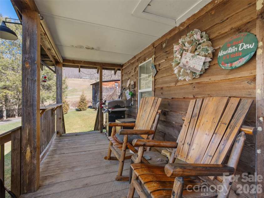 186 Creekmont Drive, Clyde, NC 28721.  MLS# CAR4347080, YatesRealty ID 1823. 