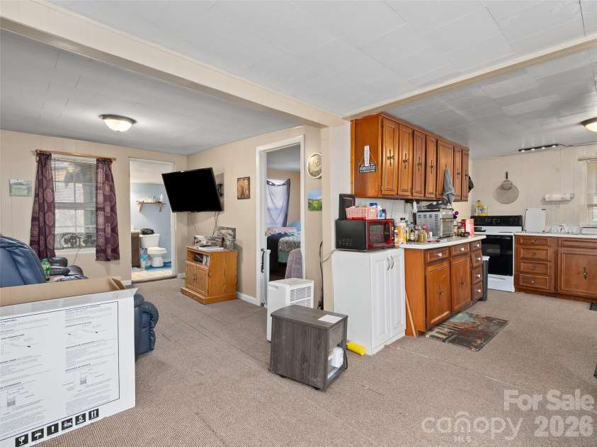 186 Creekmont Drive, Clyde, NC 28721.  MLS# CAR4347080, YatesRealty ID 1823. 