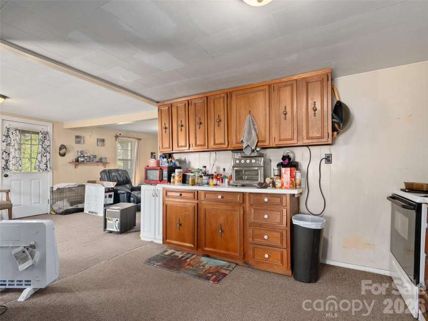 186 Creekmont Drive, Clyde, NC 28721.  MLS# CAR4347080, YatesRealty ID 1823. 