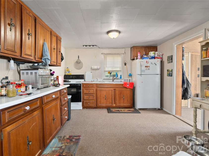 186 Creekmont Drive, Clyde, NC 28721.  MLS# CAR4347080, YatesRealty ID 1823. 