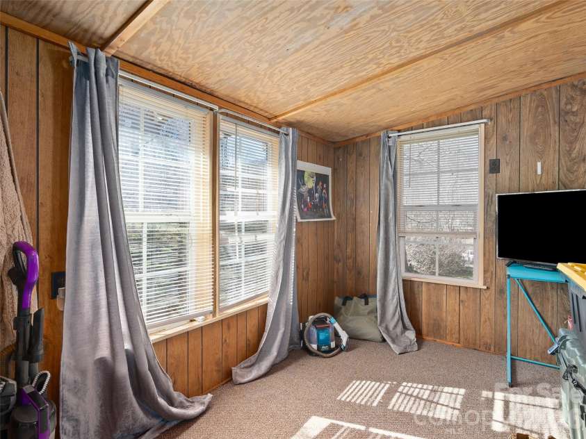 186 Creekmont Drive, Clyde, NC 28721.  MLS# CAR4347080, YatesRealty ID 1823. 