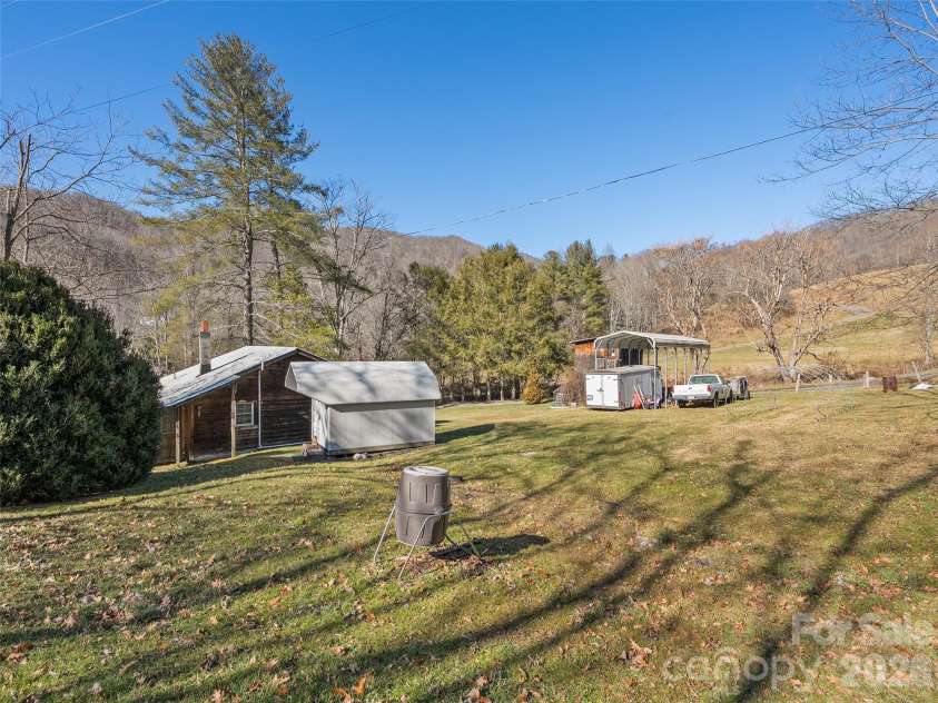 186 Creekmont Drive, Clyde, NC 28721.  MLS# CAR4347080, YatesRealty ID 1823. 