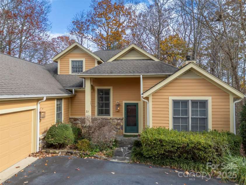 21 Wild Flower Hollow, Hendersonville, NC 28739.  MLS# CAR4321049, YatesRealty ID 1823. 