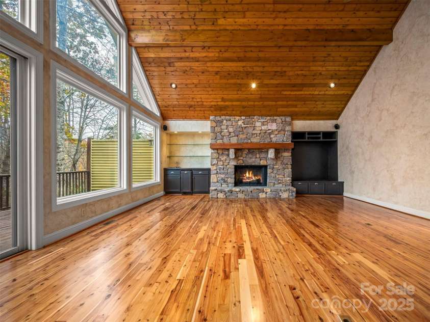 21 Wild Flower Hollow, Hendersonville, NC 28739.  MLS# CAR4321049, YatesRealty ID 1823. 