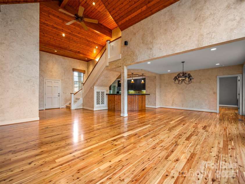 21 Wild Flower Hollow, Hendersonville, NC 28739.  MLS# CAR4321049, YatesRealty ID 1823. 