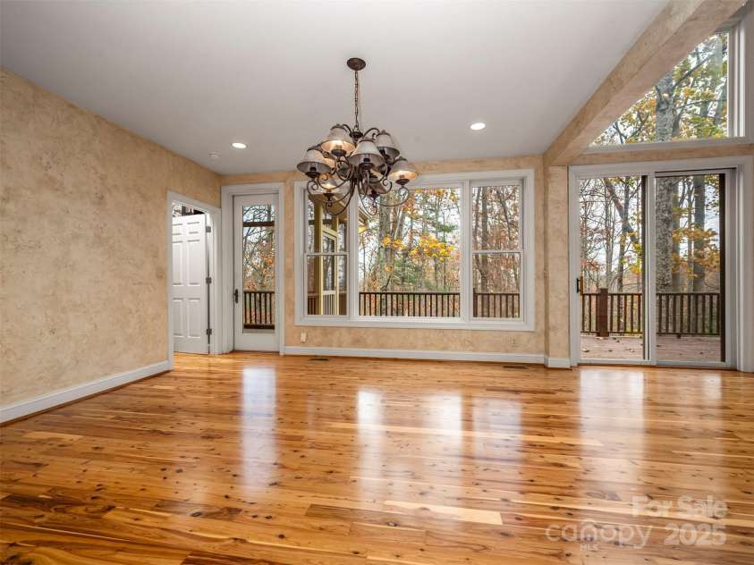 21 Wild Flower Hollow, Hendersonville, NC 28739.  MLS# CAR4321049, YatesRealty ID 1823. 