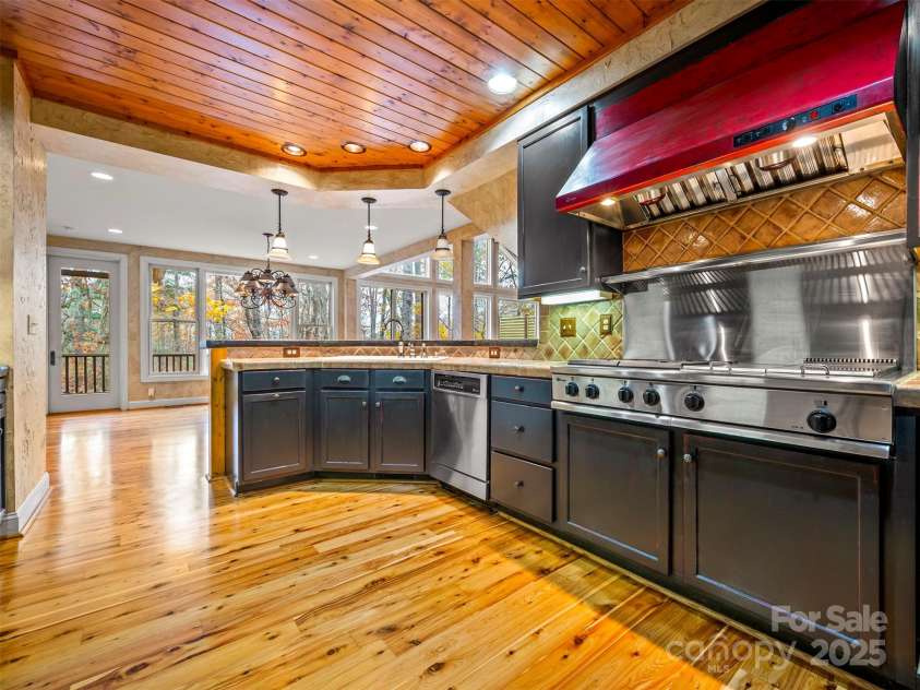 21 Wild Flower Hollow, Hendersonville, NC 28739.  MLS# CAR4321049, YatesRealty ID 1823. 