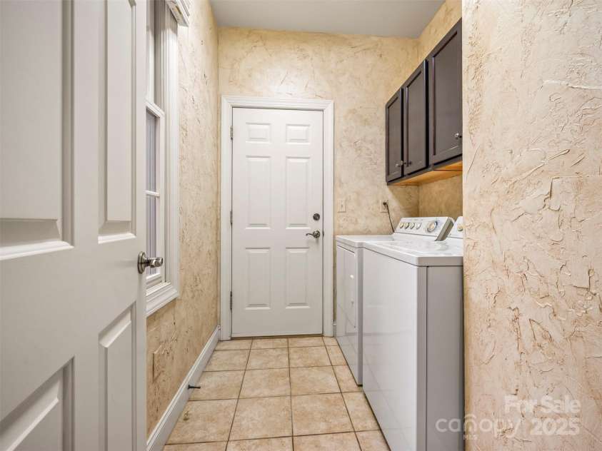 21 Wild Flower Hollow, Hendersonville, NC 28739.  MLS# CAR4321049, YatesRealty ID 1823. 