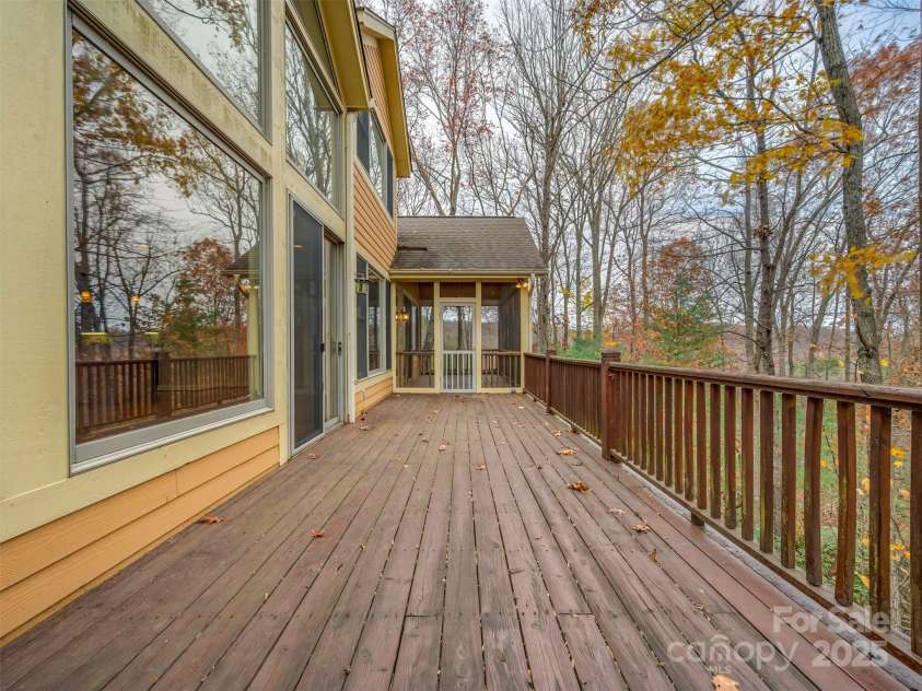 21 Wild Flower Hollow, Hendersonville, NC 28739.  MLS# CAR4321049, YatesRealty ID 1823. 