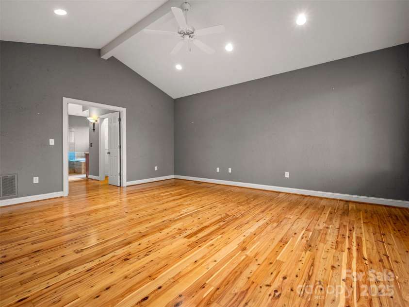 21 Wild Flower Hollow, Hendersonville, NC 28739.  MLS# CAR4321049, YatesRealty ID 1823. 