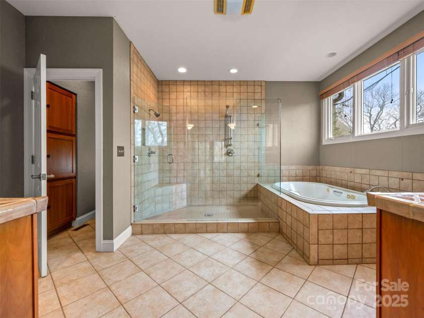 21 Wild Flower Hollow, Hendersonville, NC 28739.  MLS# CAR4321049, YatesRealty ID 1823. 