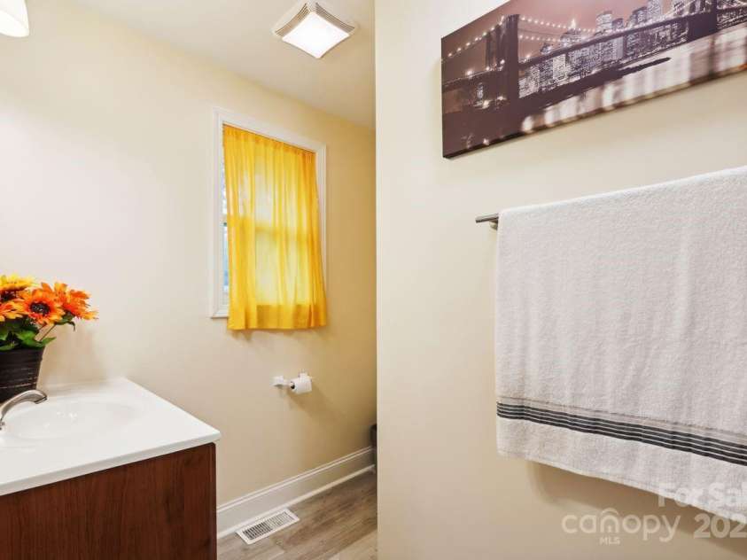 712 Grace Avenue, Kannapolis, NC 28083.  MLS# CAR4252266, YatesRealty ID 18233. 