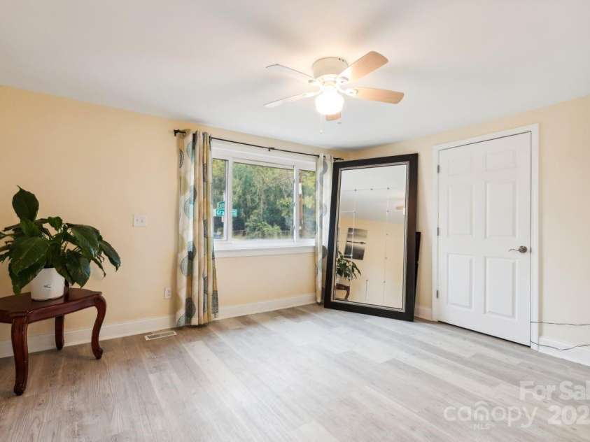 712 Grace Avenue, Kannapolis, NC 28083.  MLS# CAR4252266, YatesRealty ID 18233. Boasting with natural light!