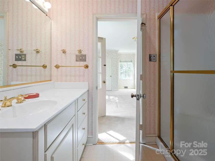 10 Stuyvesant Road, Asheville, NC 28803.  MLS# CAR4250988, YatesRealty ID 18234. 