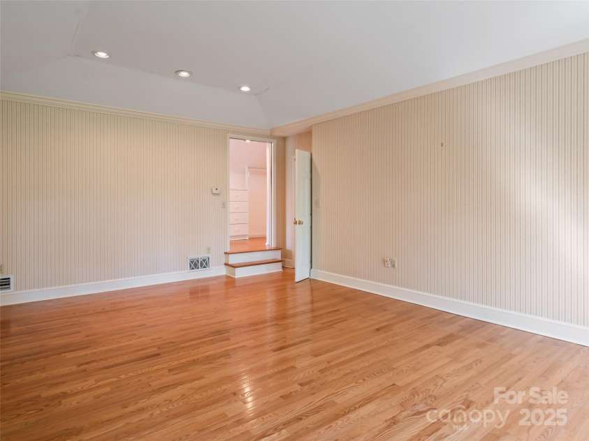 10 Stuyvesant Road, Asheville, NC 28803.  MLS# CAR4250988, YatesRealty ID 18234. 