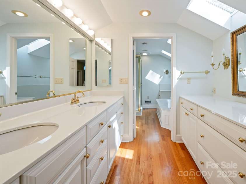10 Stuyvesant Road, Asheville, NC 28803.  MLS# CAR4250988, YatesRealty ID 18234. 