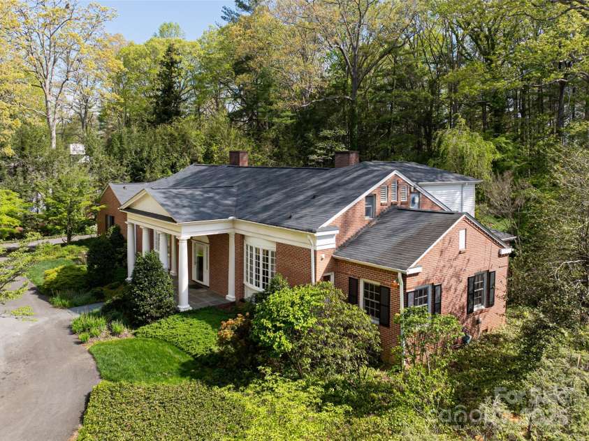 10 Stuyvesant Road, Asheville, NC 28803.  MLS# CAR4250988, YatesRealty ID 18234. 