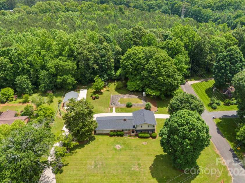 111 Kelly Lane, Gastonia, NC 28056.  MLS# CAR4266768, YatesRealty ID 18235. 