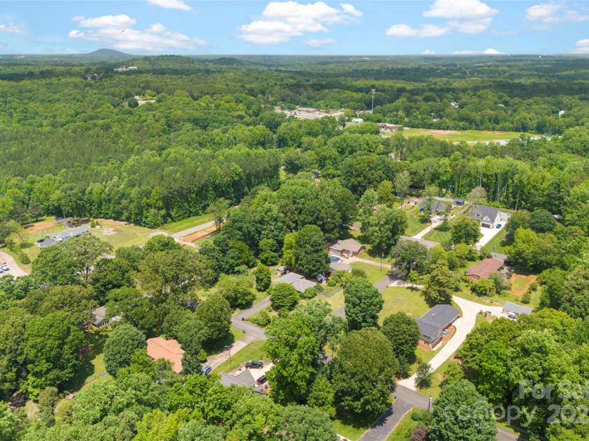 111 Kelly Lane, Gastonia, NC 28056.  MLS# CAR4266768, YatesRealty ID 18235. 