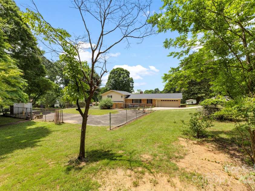 111 Kelly Lane, Gastonia, NC 28056.  MLS# CAR4266768, YatesRealty ID 18235. 